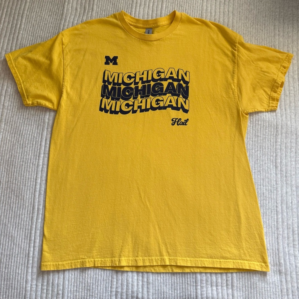 Sz XL - Michigan Wolverines Maize and Blue Hail T Shirt 100% Cotton